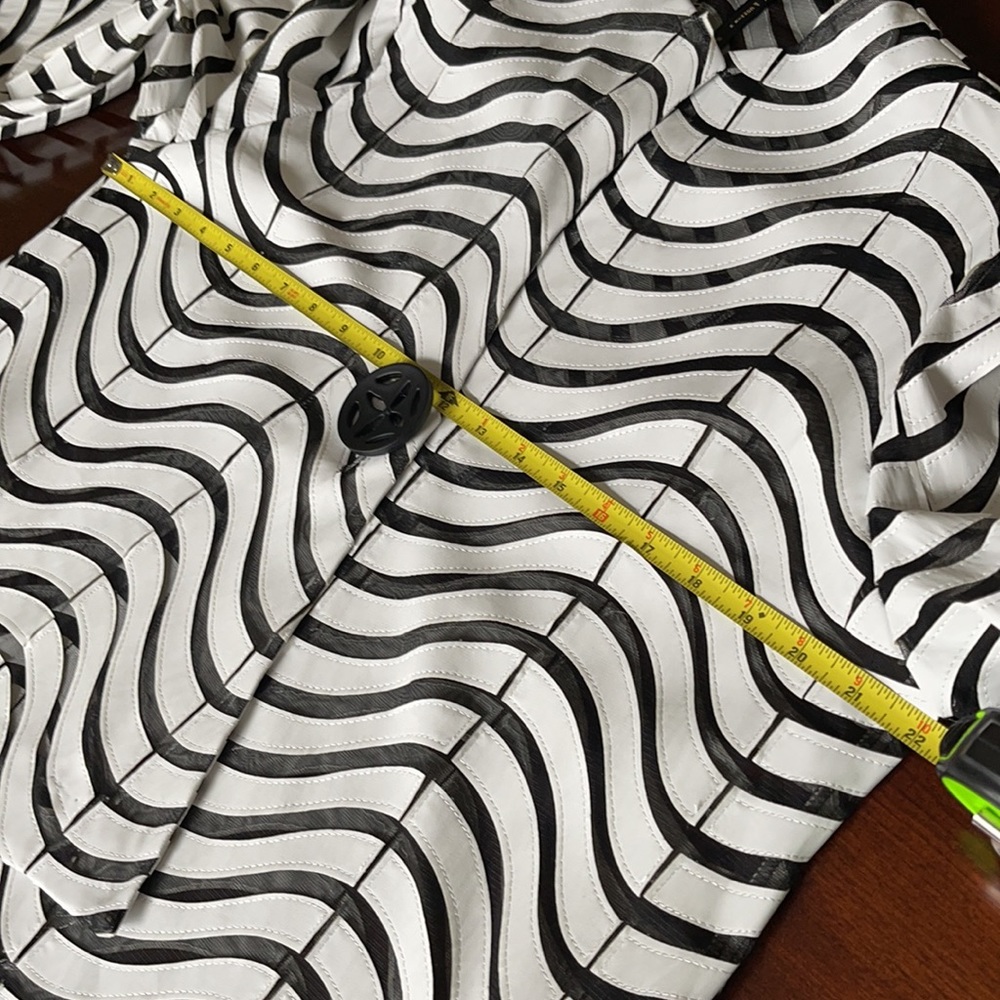 IC Collection
One Button Jacket - Picture 3 of 11